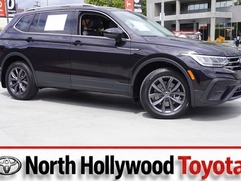 Used 2022 Volkswagen Tiguan SE FWD image 1