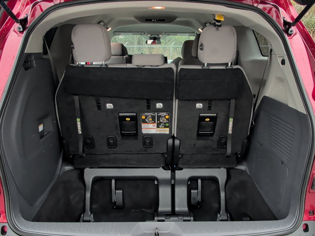 Certified 2024 Toyota Sienna LE AWD/4WD image 24