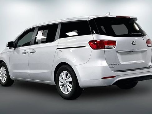 Used 2016 Kia Sedona L FWD image 5