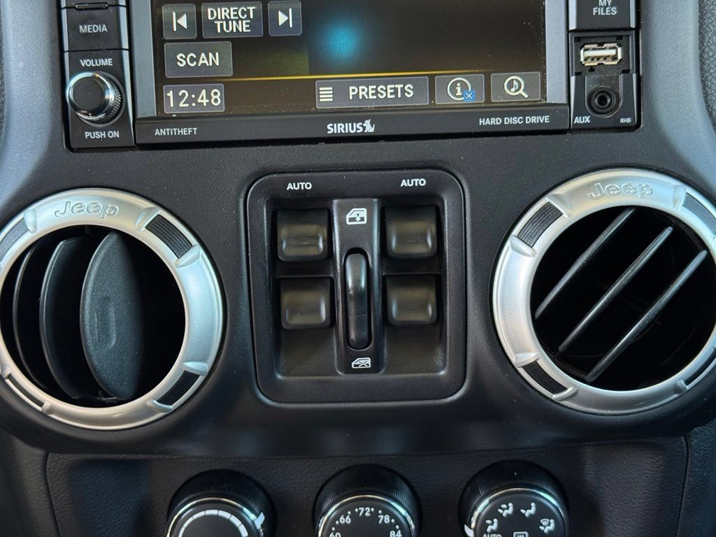 Used 2016 Jeep Wrangler Unlimited Rubicon w/ Dual Top Group AWD/4WD image 13