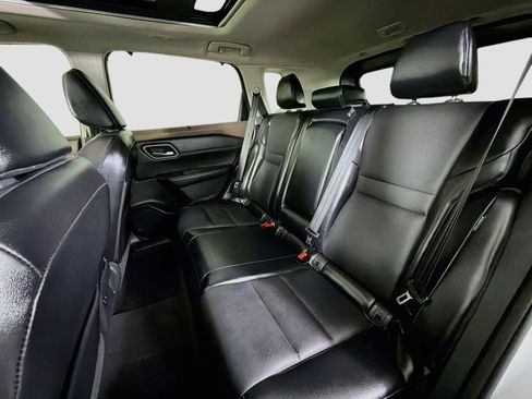 Used 2021 Nissan Rogue SV w/ Premium Package FWD image 26