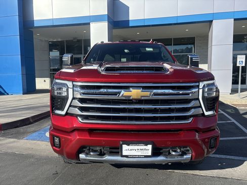 Used 2024 Chevrolet Silverado 3500 High Country w/ High Country Premium Package image 9