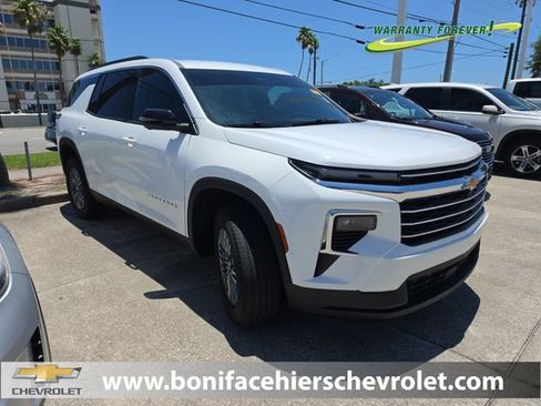 Used 2024 Chevrolet Traverse LT FWD image 1