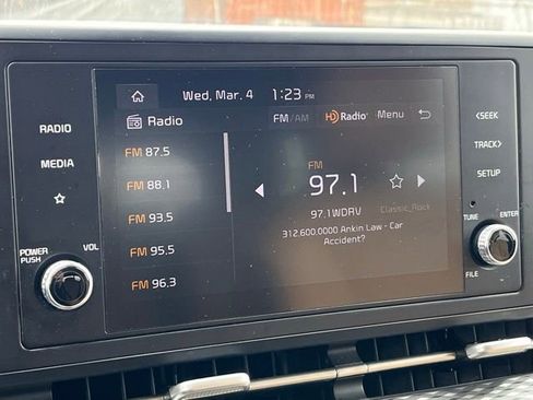 Certified 2023 Kia Carnival LX image 22