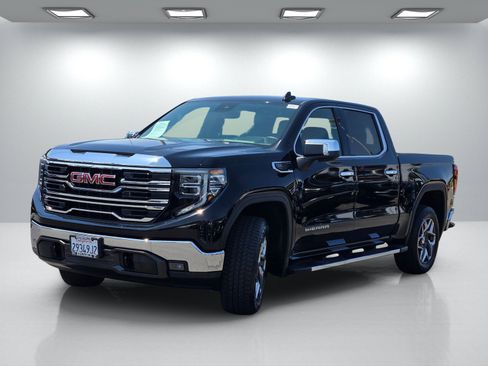 Used 2023 GMC Sierra 1500 SLT w/ SLT Premium Package AWD/4WD image 8