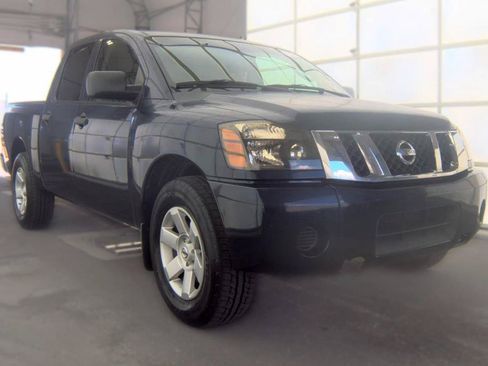 Used 2009 Nissan Titan XE w/ XE Popular Equipment Pkg RWD image 3