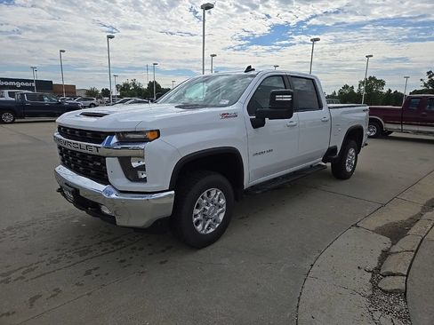 Used 2020 Chevrolet Silverado 3500 LT w/ All Star Edition AWD/4WD image 4