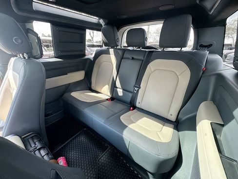 Used 2023 Land Rover Defender 90 X-Dynamic SE image 26