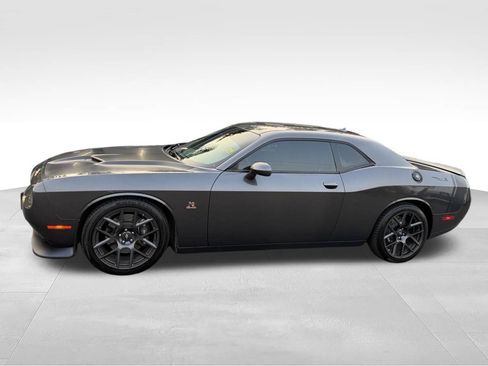 Used 2018 Dodge Challenger R/T Scat Pack RWD image 2