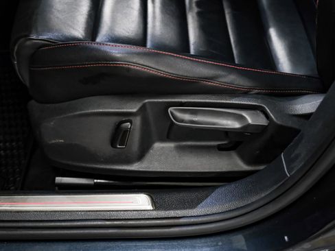 Used 2019 Volkswagen GTI SE FWD image 29