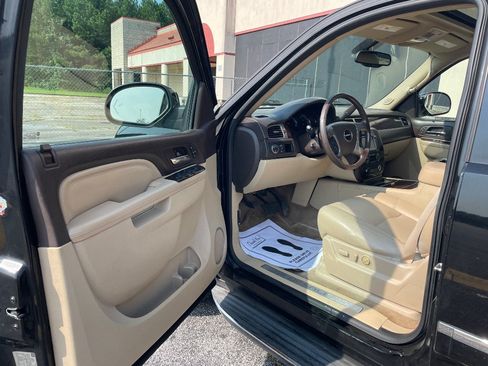 Used 2013 GMC Yukon XL Denali RWD image 13