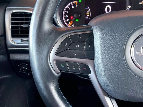Used 2020 Jeep Grand Cherokee Laredo AWD/4WD image 10