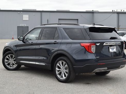 Used 2023 Ford Explorer XLT w/ Equipment Group 202A image 8
