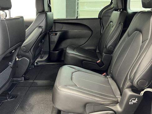 New 2026 Chrysler Pacifica Select image 21