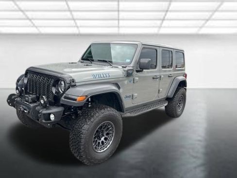 Used 2023 Jeep Wrangler Unlimited w/ Sun & Screen Package image 4