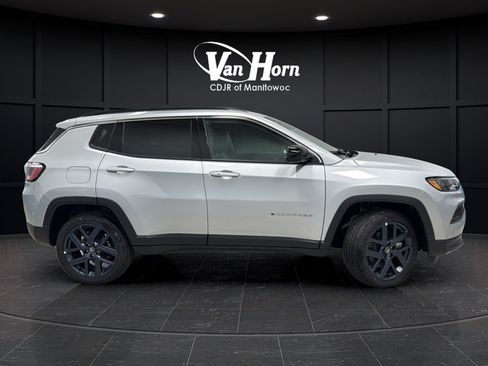New 2026 Jeep Compass Latitude AWD/4WD image 8