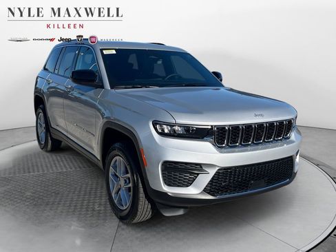 New 2025 Jeep Grand Cherokee Laredo image 2