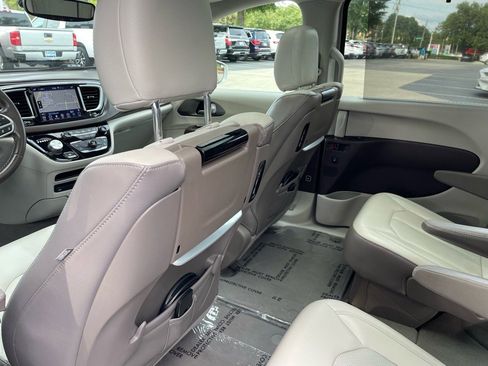 Used 2019 Chrysler Pacifica Touring-L Plus w/ Advanced Safetytec Group image 41