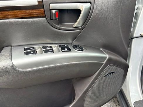 Used 2011 Hyundai Santa Fe Limited FWD image 9