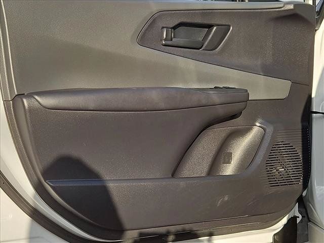 Used 2025 Toyota Prius LE FWD image 10