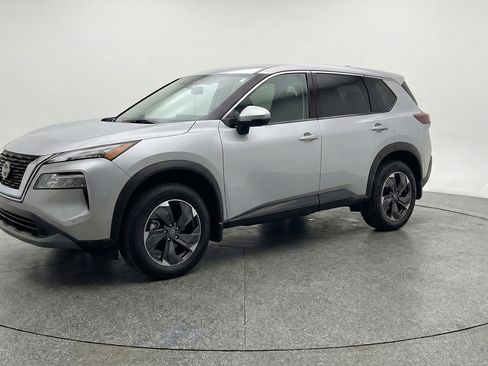 Used 2025 Nissan Rogue SV image 3