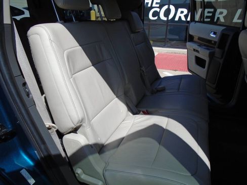 Used 2011 Ford Flex SEL w/ Rapid Spec Order Code FWD image 13