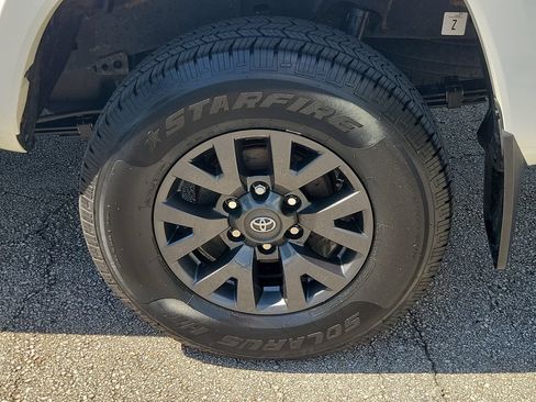 Used 2023 Toyota Tacoma SR5 w/ SR5 Appearance Package RWD image 5