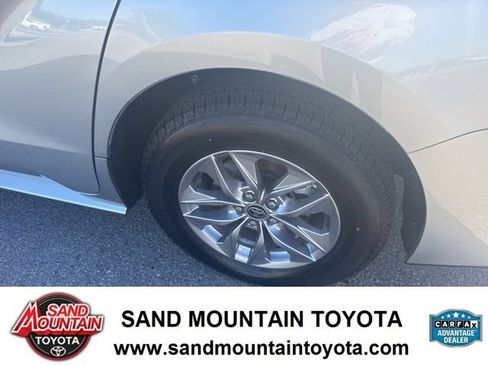 Used 2021 Toyota Sienna XLE image 11