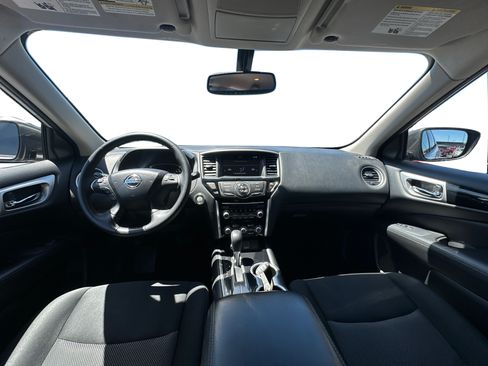Used 2018 Nissan Pathfinder SV FWD image 12