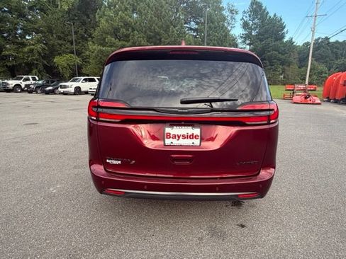 Used 2022 Chrysler Pacifica Limited w/ S Appearance Package FWD image 19