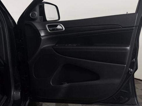Used 2021 Jeep Grand Cherokee Laredo AWD/4WD image 31