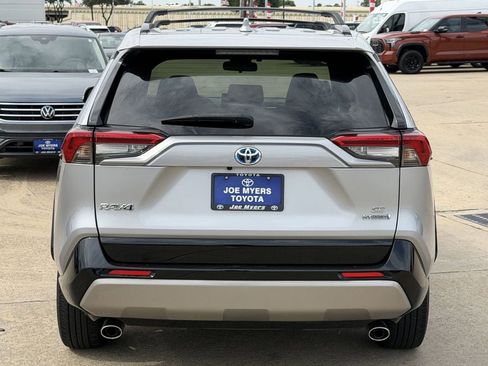 Used 2022 Toyota RAV4 SE w/ Convenience Package AWD/4WD image 8