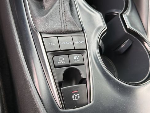 Used 2020 Toyota Camry LE w/ Sunroof Package FWD image 31