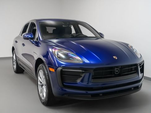 Used 2025 Porsche Macan image 10