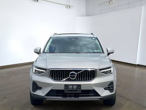 Used 2023 Volvo XC40 B5 Plus w/ Protection Package Premier AWD/4WD image 2