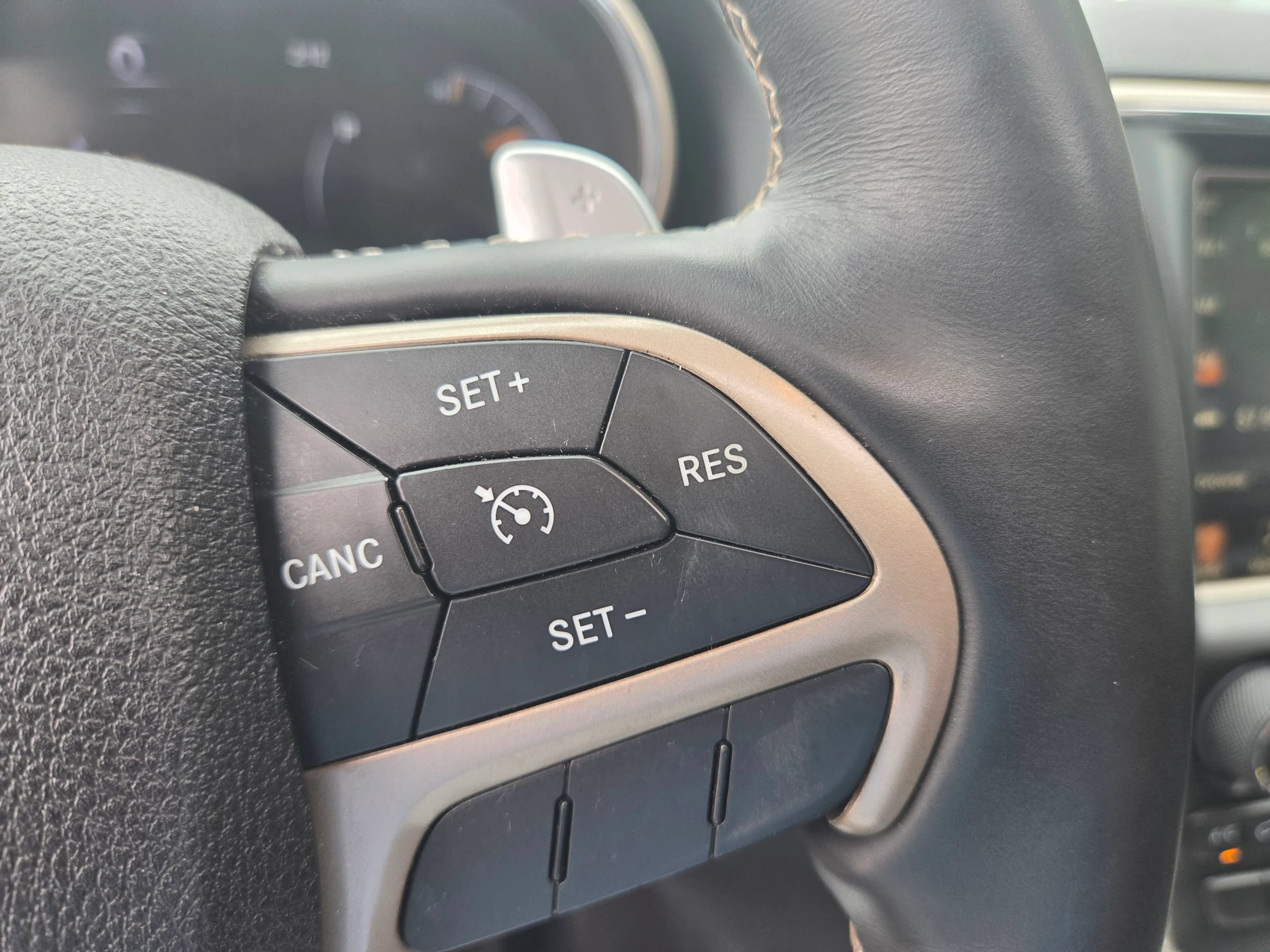 Used 2017 Jeep Grand Cherokee Limited w/ Luxury Group II RWD image 21