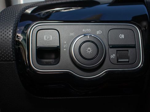 Used 2023 Mercedes-Benz CLA 250 image 26