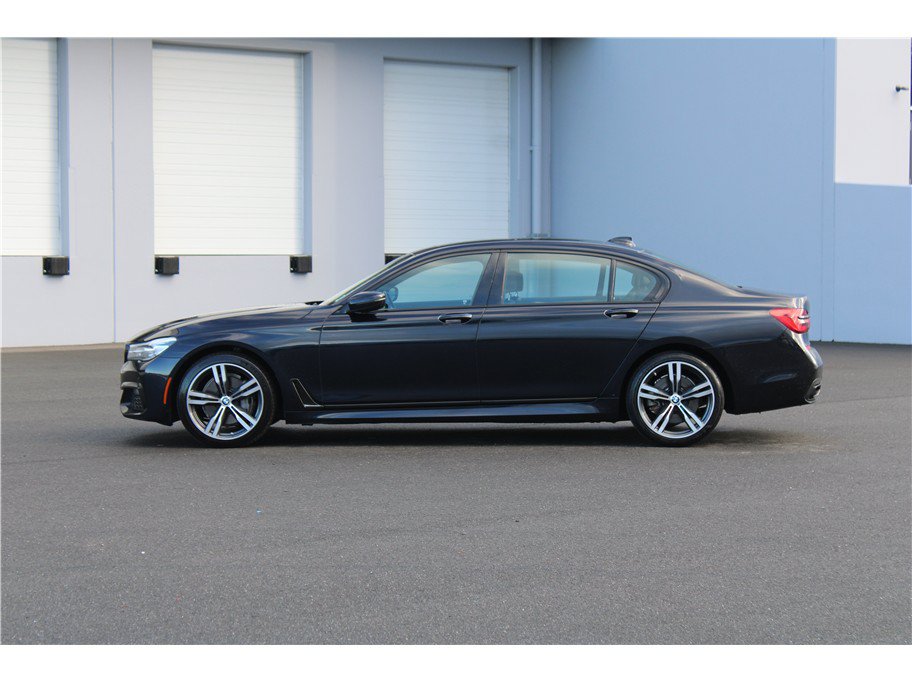 Used 2019 BMW 740i w/ M Sport Package RWD image 2