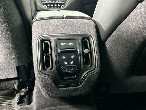 Used 2021 Aston Martin DBX image 28