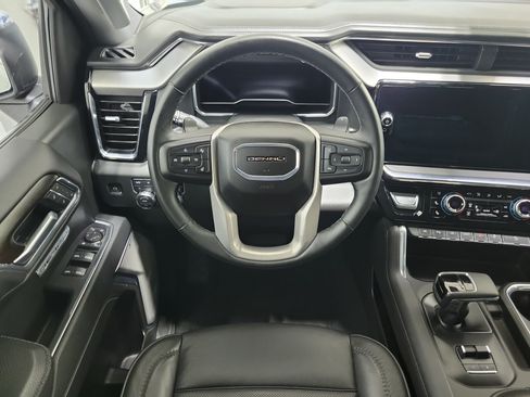 Used 2025 GMC Sierra 1500 Denali w/ Technology Package AWD/4WD image 15