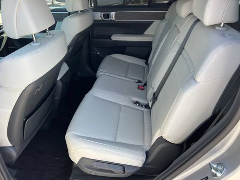 Used 2024 Hyundai Santa Fe Limited AWD/4WD image 16