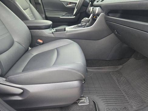 Used 2025 Toyota RAV4 XLE Premium image 16
