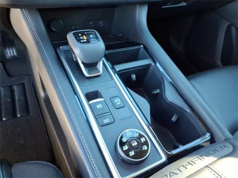 Certified 2024 Nissan Pathfinder SL image 13