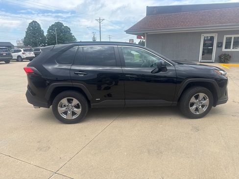 Used 2025 Toyota RAV4 LE AWD/4WD image 6