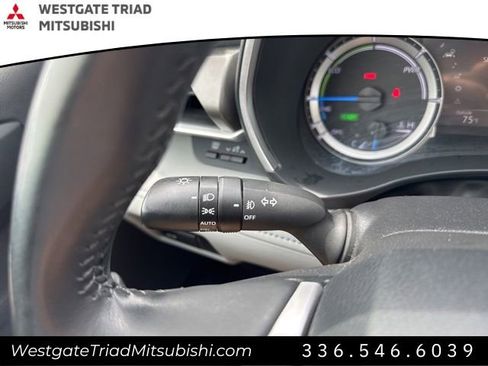 Used 2024 Toyota Highlander XLE AWD/4WD image 12