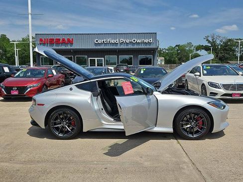 Certified 2024 Nissan Z Performance w/ Floor Mat Package RWD image 13