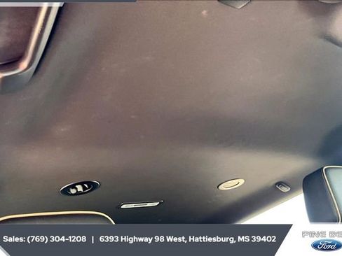 Used 2023 Chevrolet Suburban Premier image 16