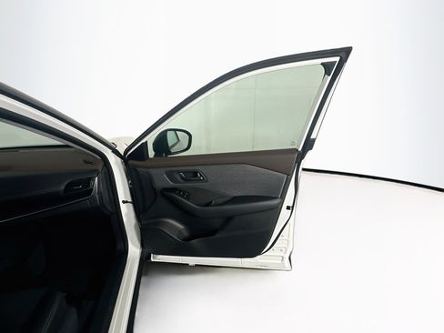 Used 2023 Nissan Rogue S FWD image 30