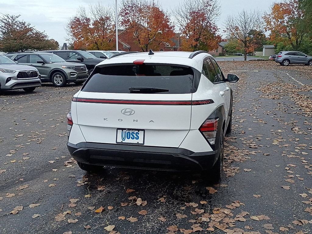Used 2025 Hyundai Kona SEL FWD image 3