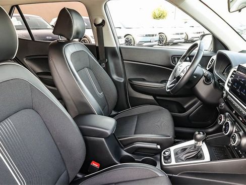 Certified 2023 Hyundai Venue Limited image 18